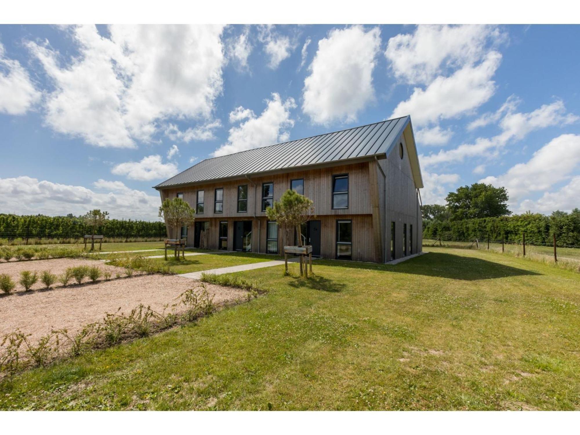 Semi Detached House In Vrouwenpolder About 800 Meters From The Beach Exterior foto