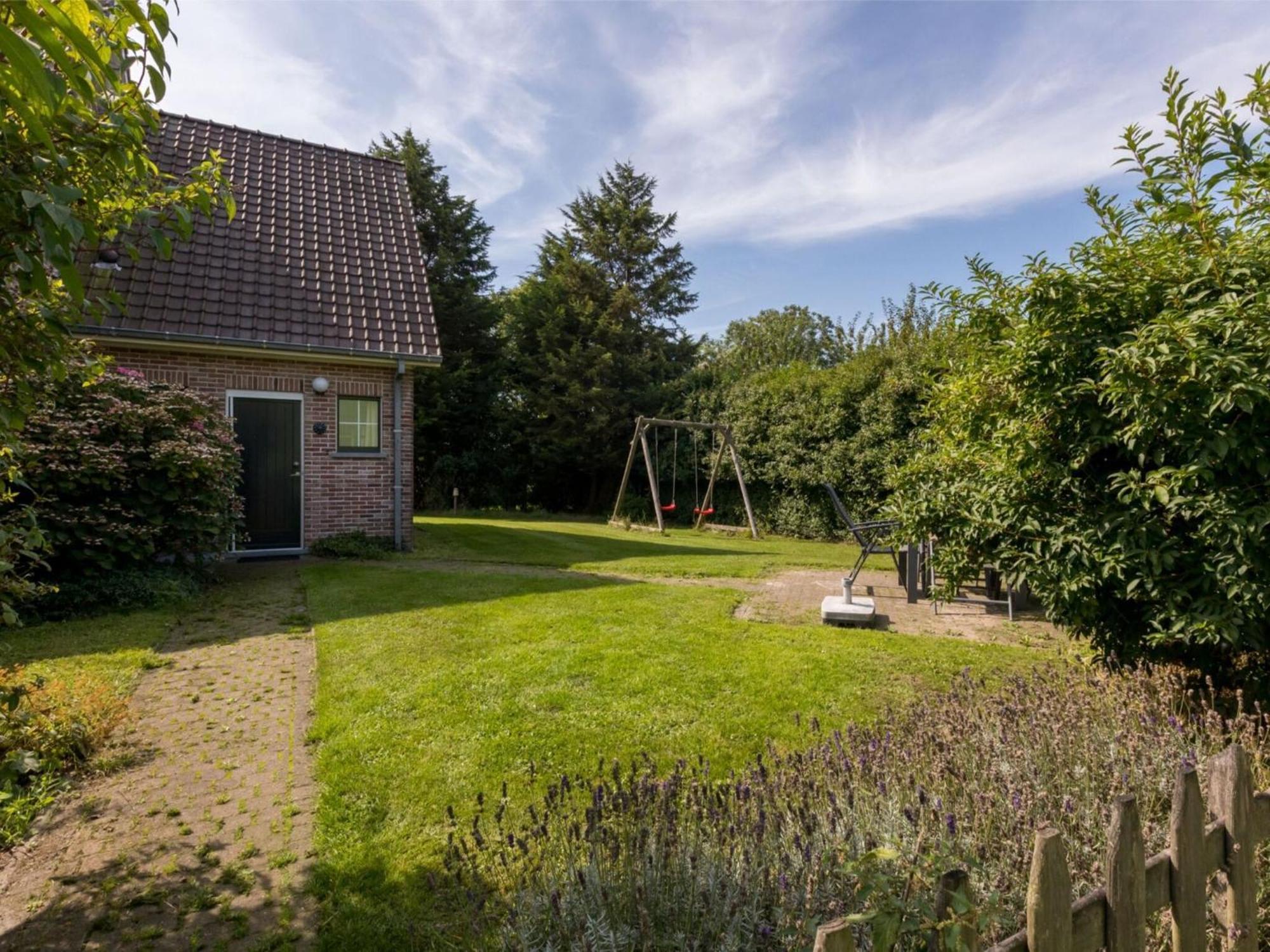 Semi Detached House In Vrouwenpolder About 800 Meters From The Beach Exterior foto